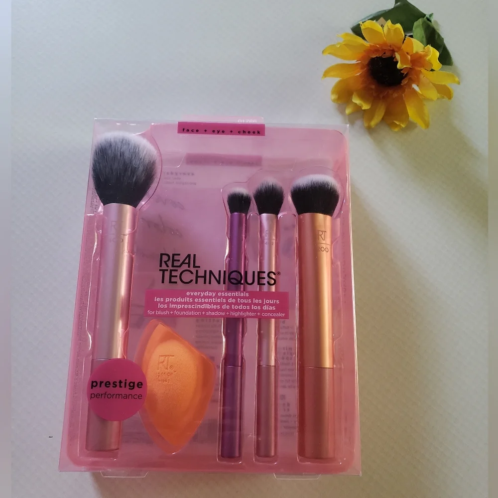 Just In: Brand New Real Techniques Makeup Brush Set